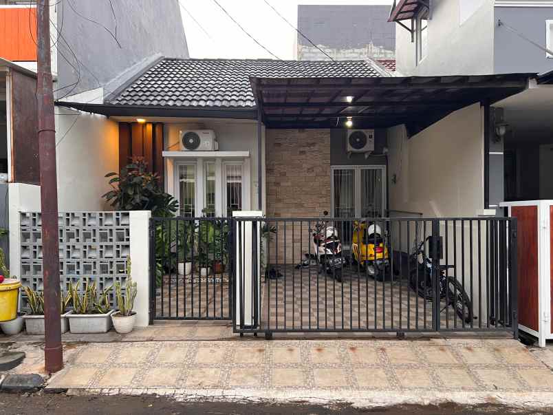dijual rumah siap huni di jantung bsd