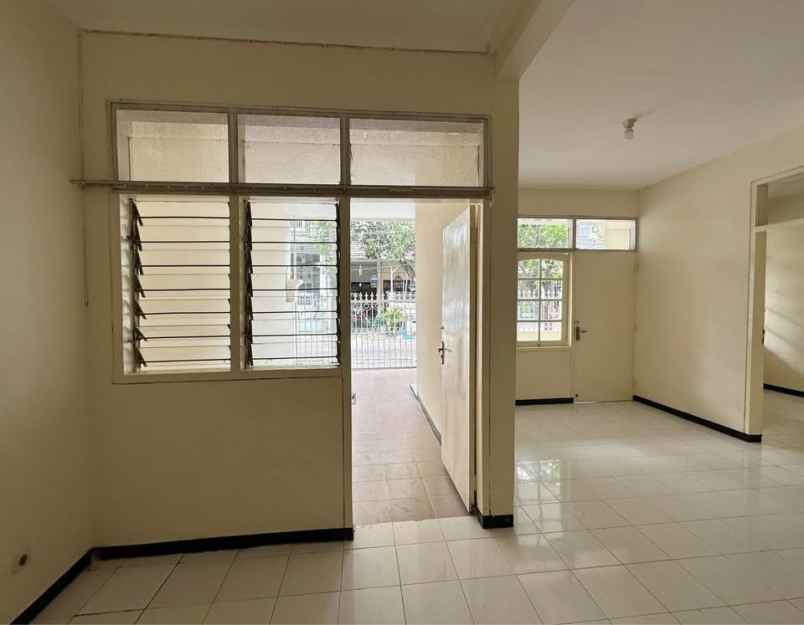 dijual rumah siap huni rungkut mapan merr upn rev a422