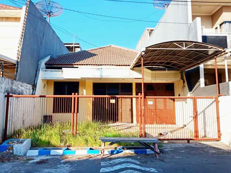 dijual rumah simpang darmo permai