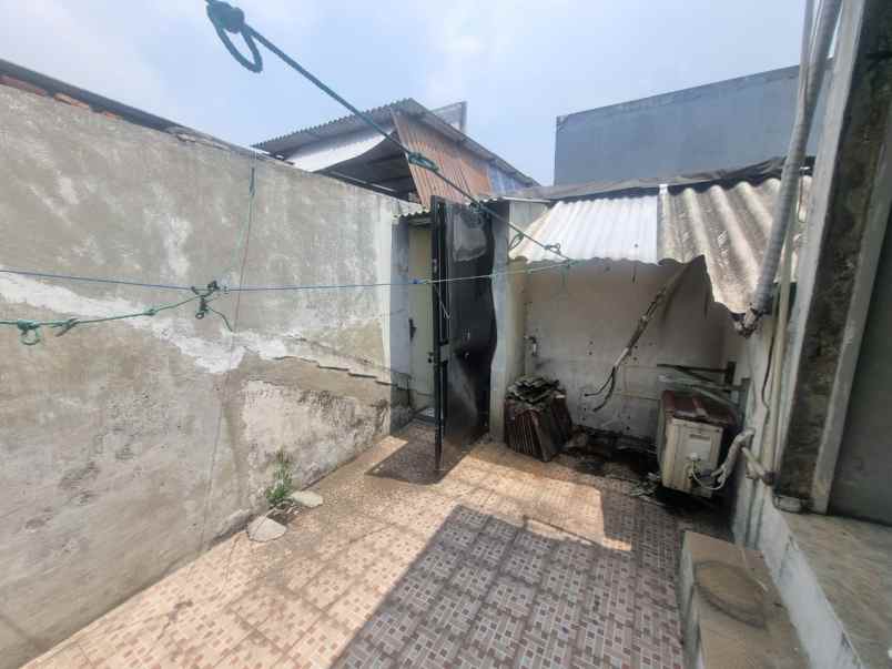 dijual rumah siwalankerto permai