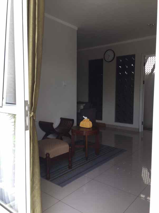 dijual rumah summarecon bandung cluster