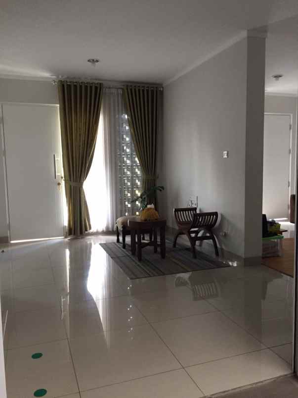 dijual rumah summarecon bandung cluster