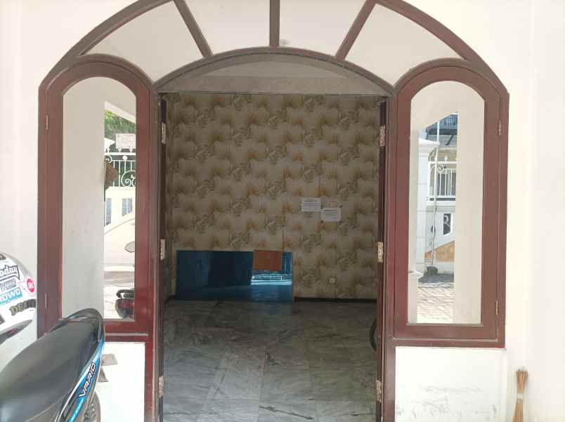 dijual rumah sutorejo