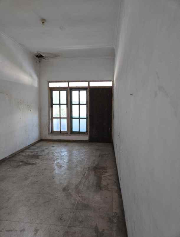 dijual rumah sutorejo
