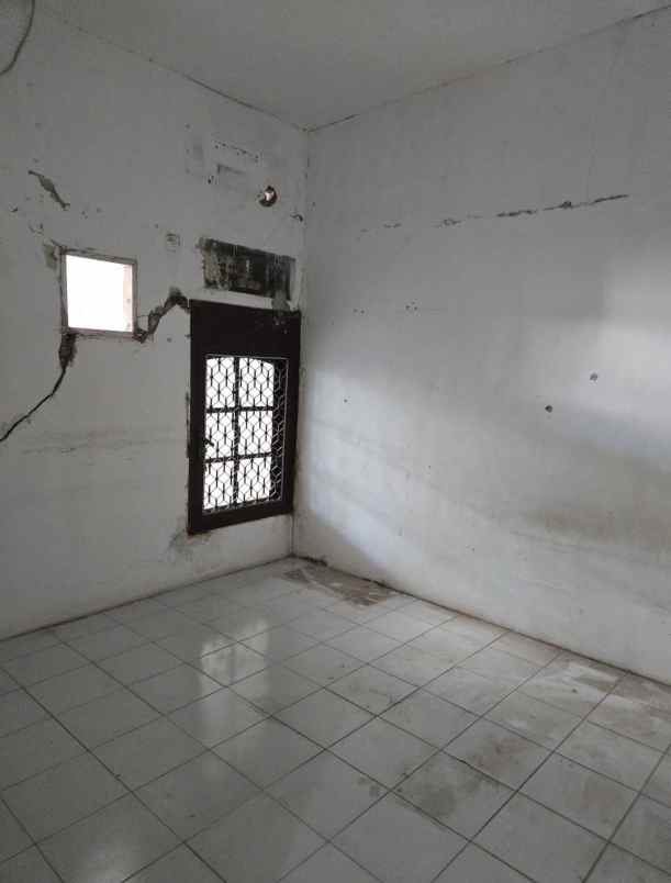 dijual rumah sutorejo