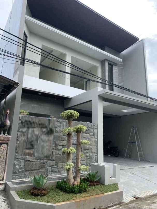 dijual rumah sutorejo prima