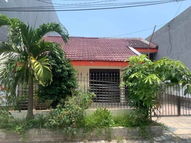 dijual rumah sutorejo selatan