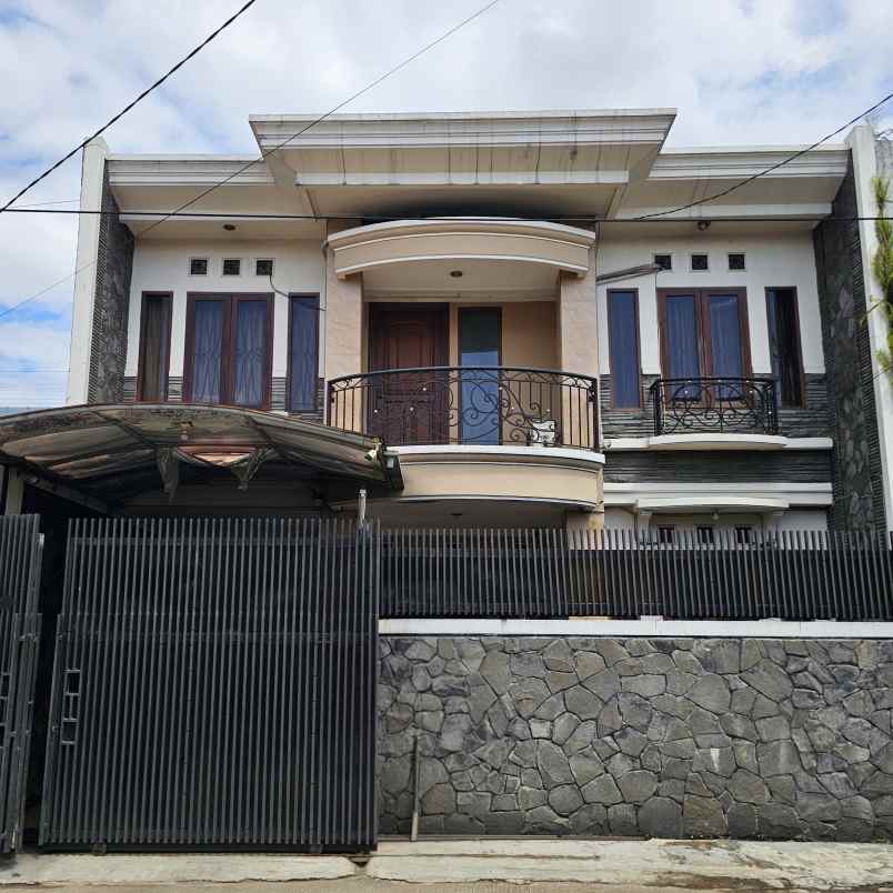dijual rumah taman holis indah