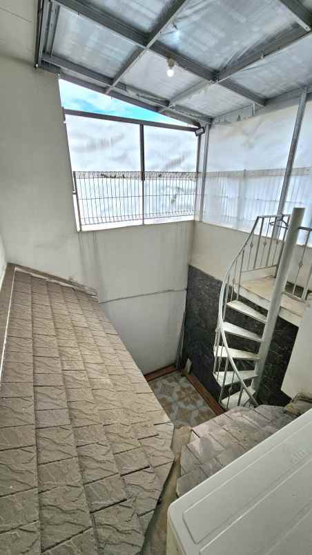 dijual rumah taman holis indah