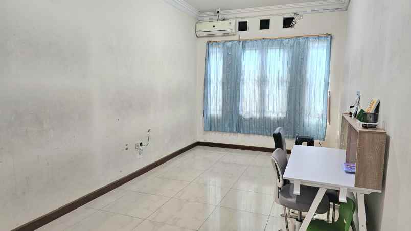 dijual rumah taman holis indah