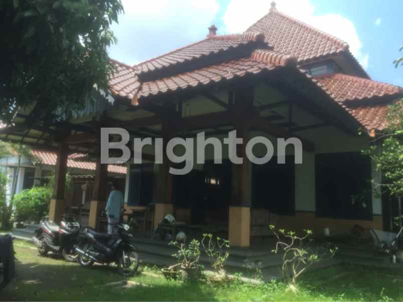 dijual rumah taman manyar indah