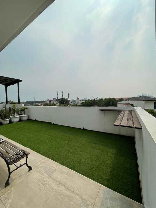 dijual rumah taman meruya ilir