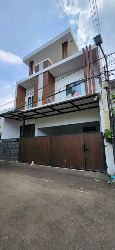 dijual rumah taman meruya ilir