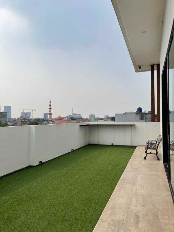 dijual rumah taman meruya ilir
