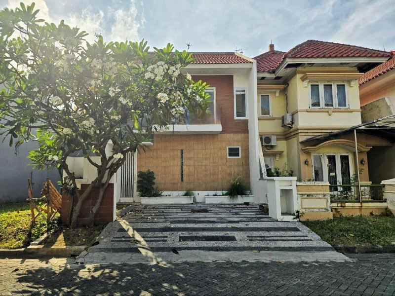 dijual rumah taman mutiara pakuwon city