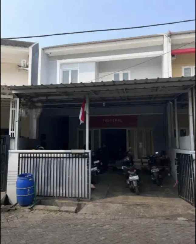 dijual rumah taman royal