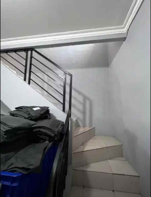 dijual rumah taman royal