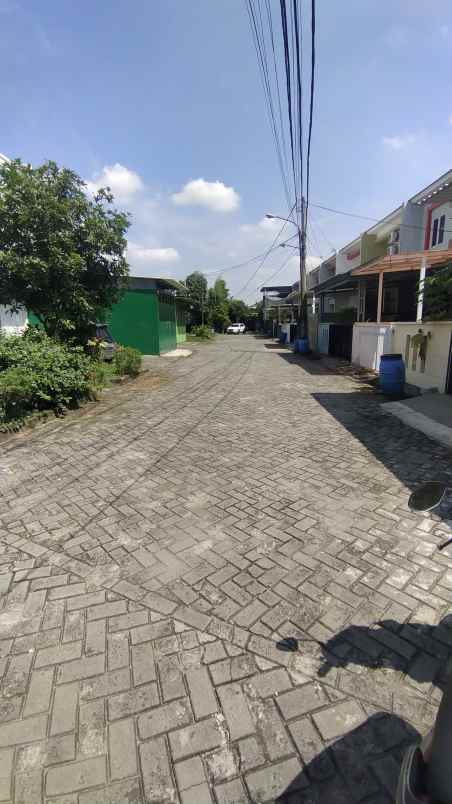 dijual rumah taman royal