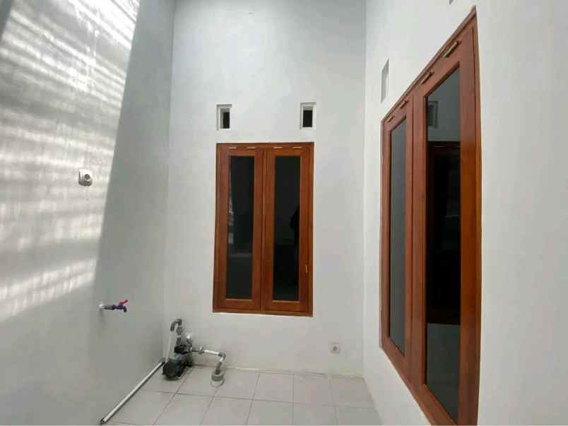 dijual rumah tamanan