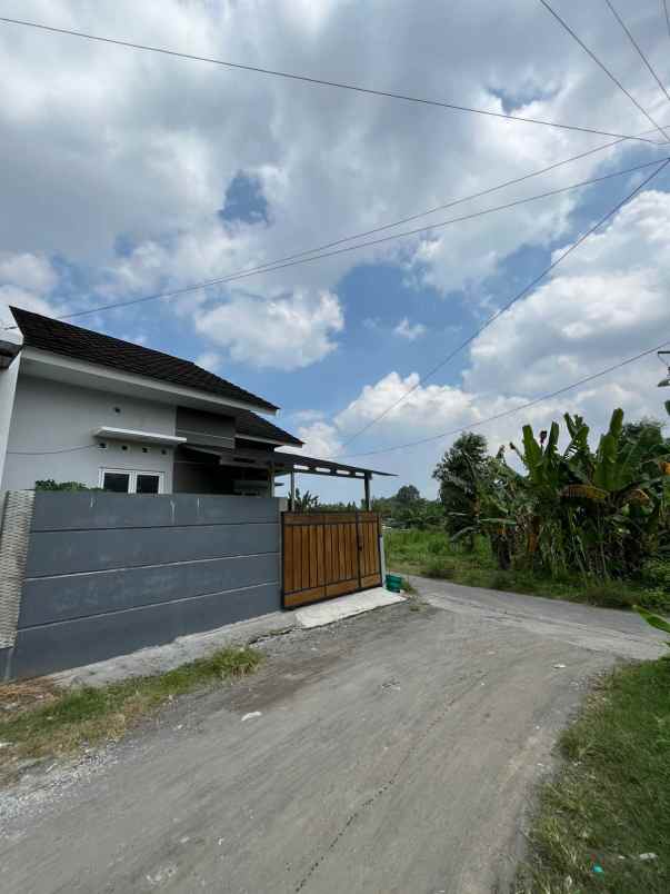 dijual rumah tamanan