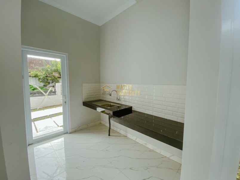 dijual rumah tamanmartani kalasan