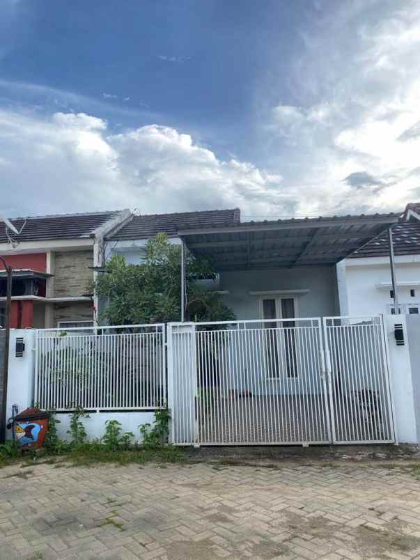 dijual rumah tasikmadu