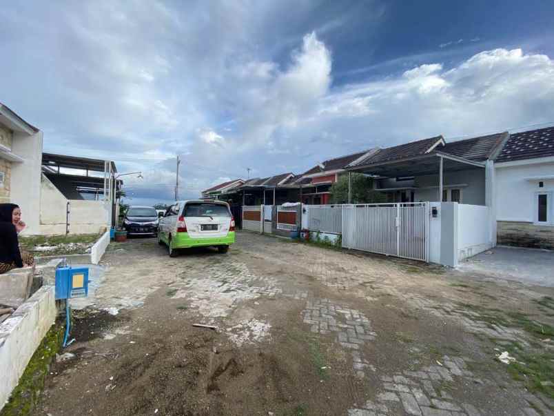 dijual rumah tasikmadu