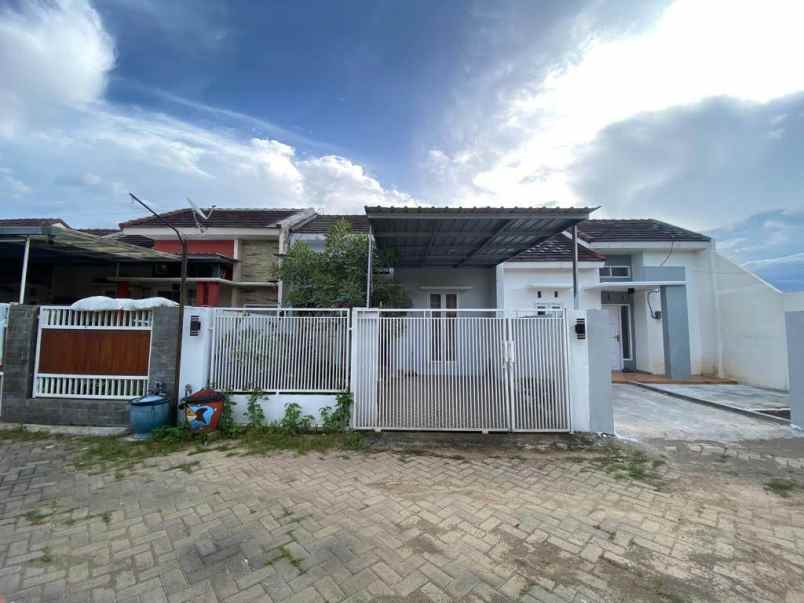 dijual rumah tasikmadu