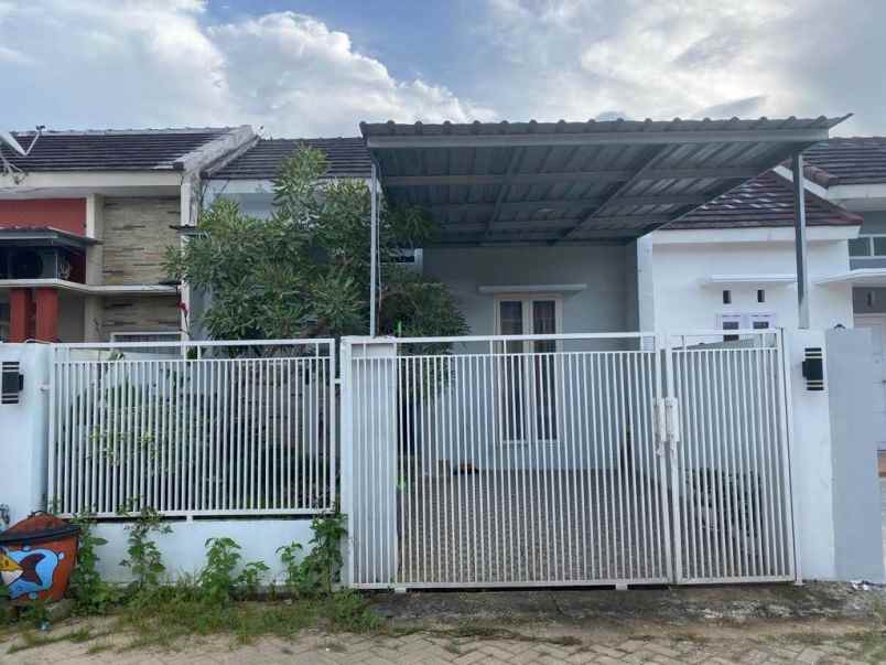 dijual rumah tasikmadu