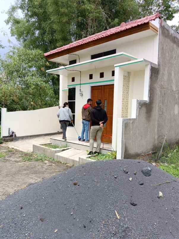 dijual rumah temas