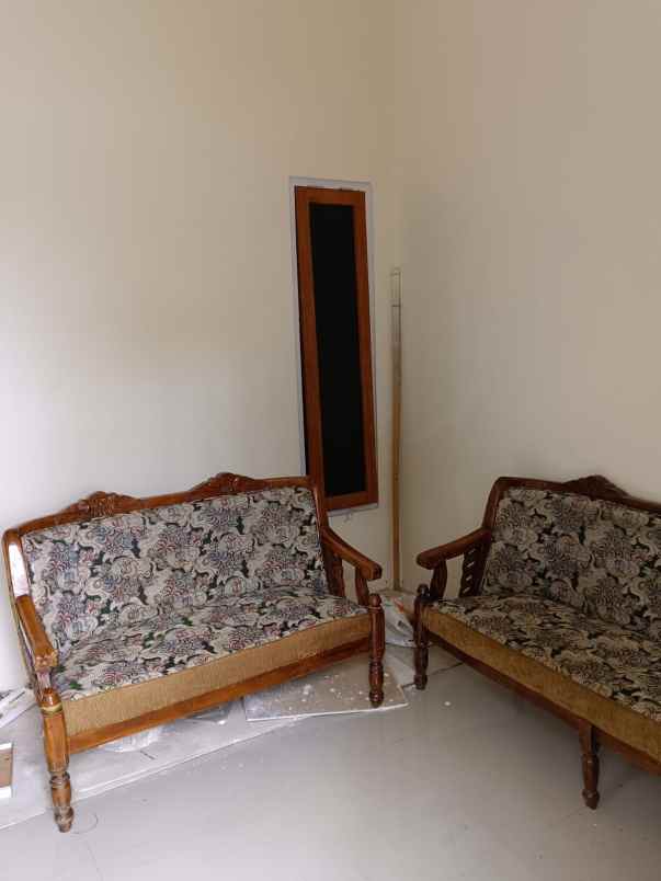 dijual rumah temas