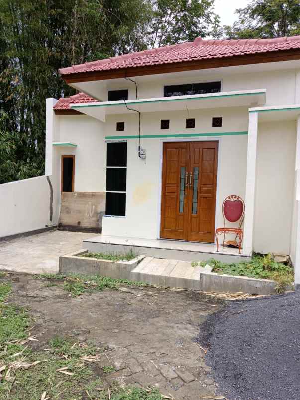 dijual rumah temas