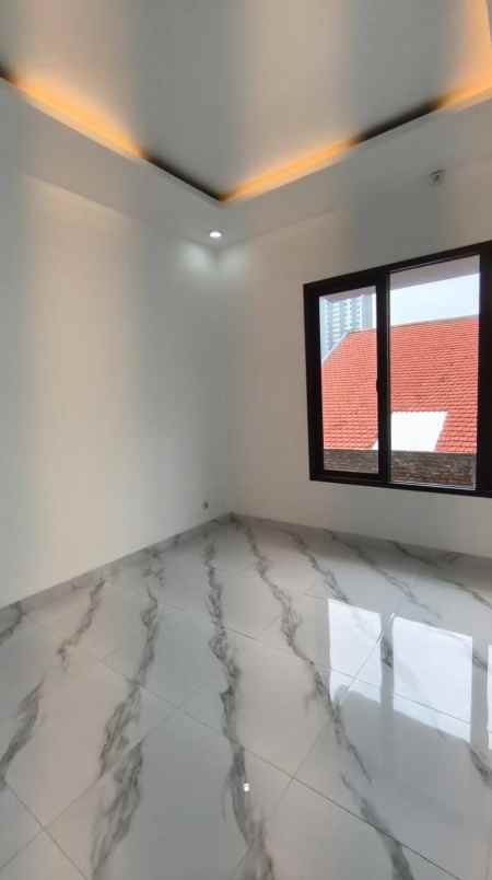 dijual rumah tenggilis mejoyo