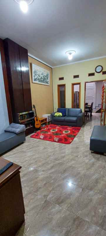 dijual rumah turangga