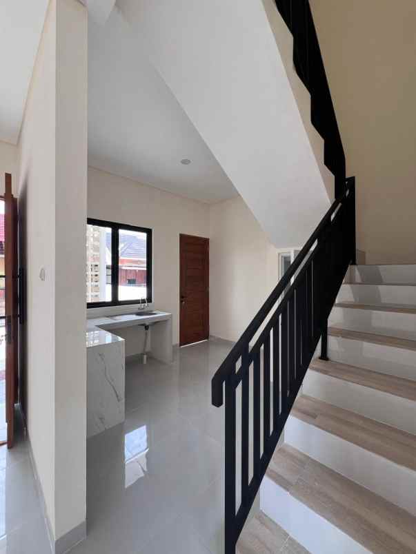 dijual rumah utara stadion maguwoharjo