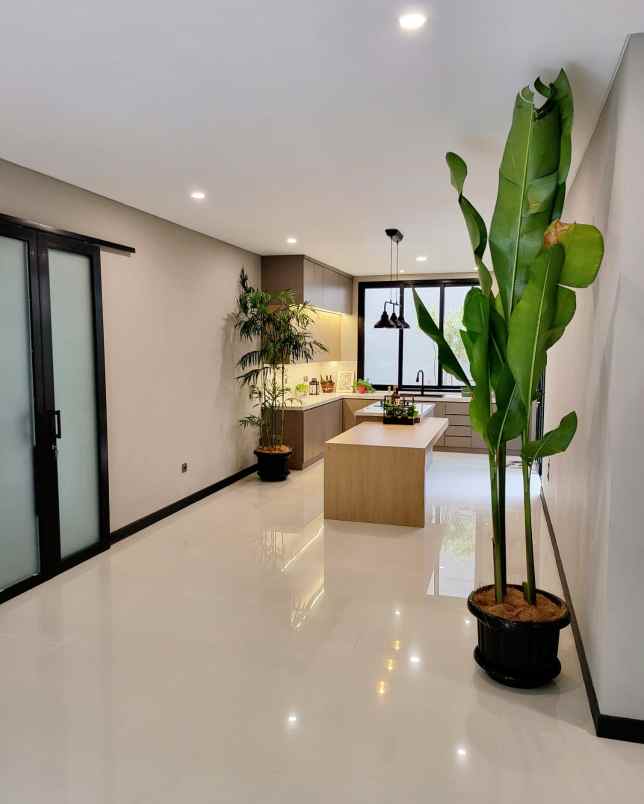 dijual rumah versailles bsd city