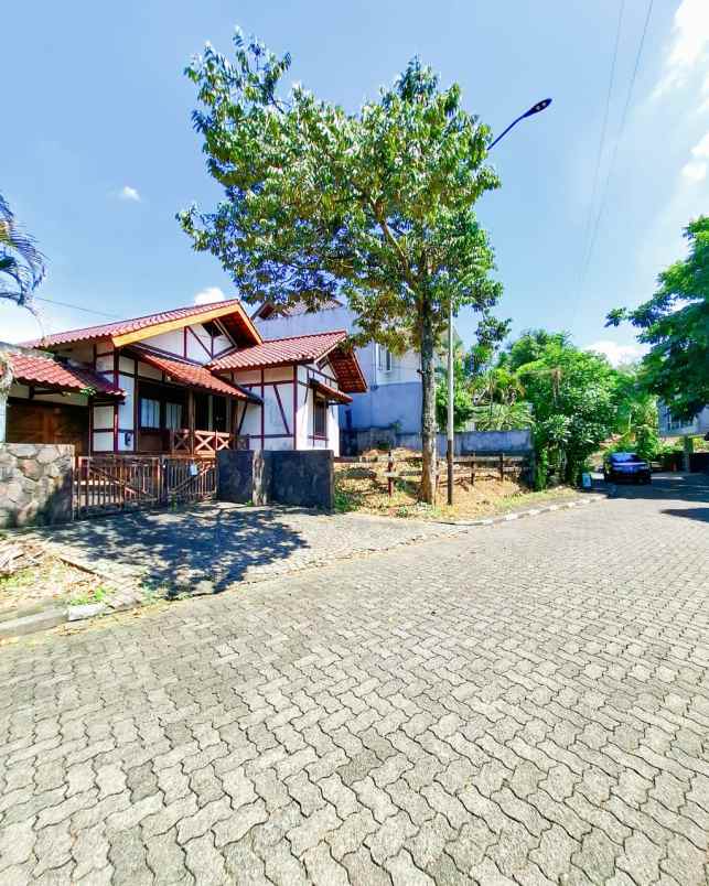 dijual rumah villa cinere mas