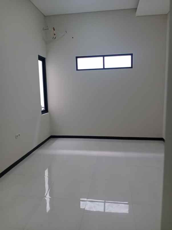 dijual rumah villa kalijudan indah