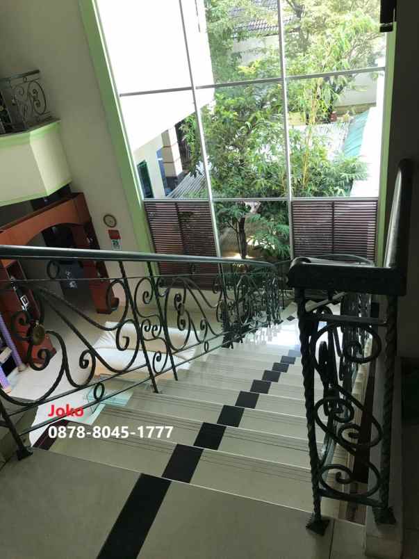 dijual rumah villa tomang mas