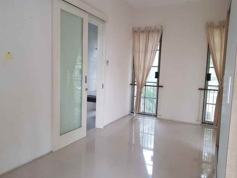 dijual rumah villa valensia