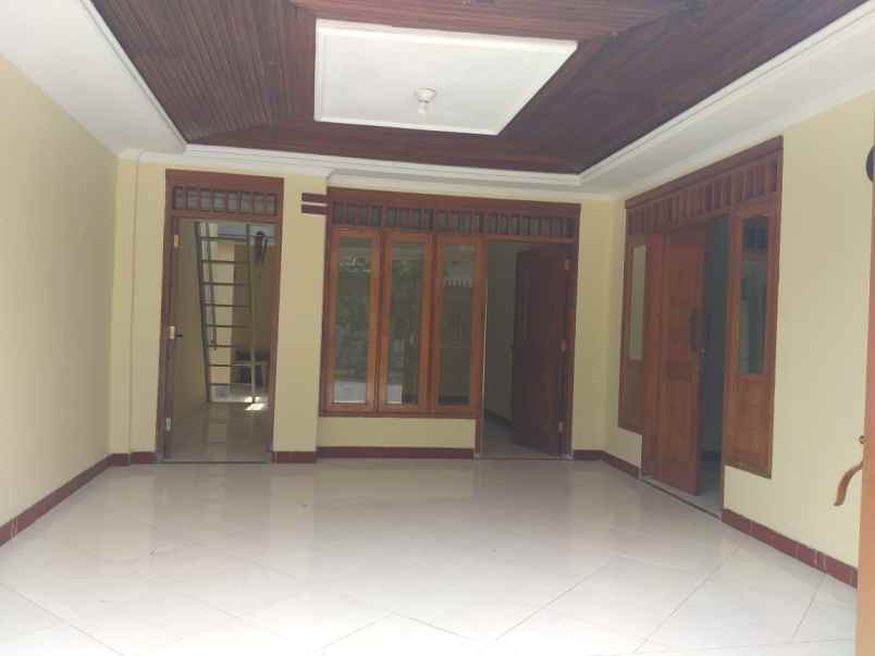 dijual rumah wisma lidah kulon wiyung