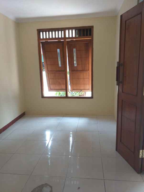 dijual rumah wisma lidah kulon wiyung