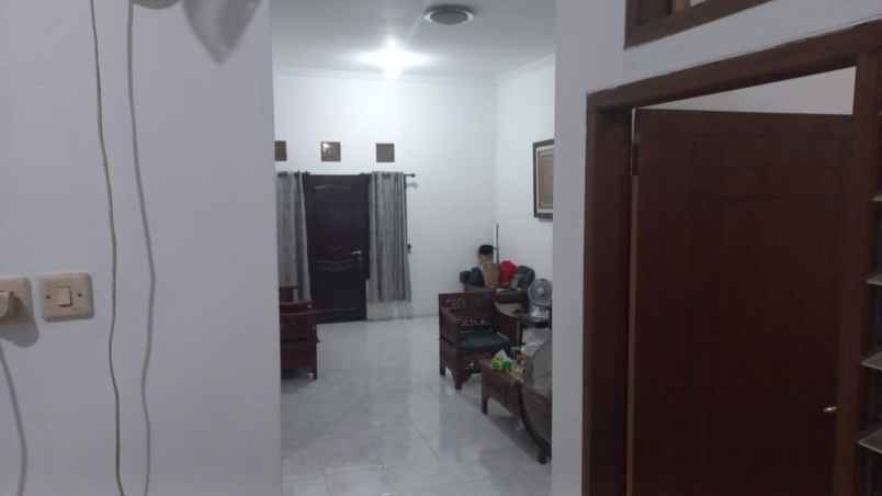 dijual rumah wisma tropodo waru