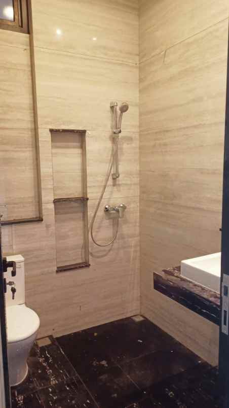 dijual rumah woodland citraland