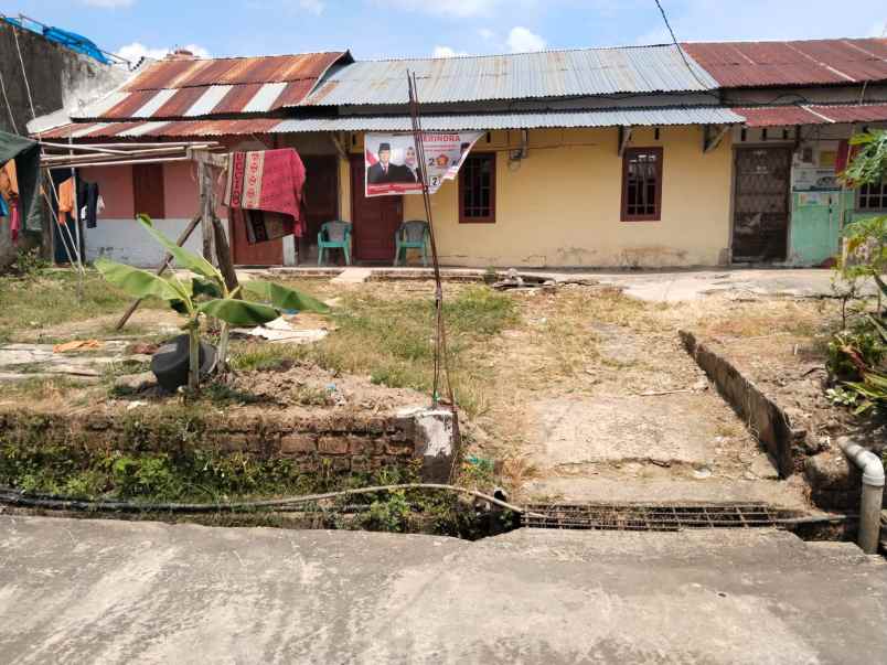 dijual tanah dan bedeng 3 pintu lokasi dekat graha 66