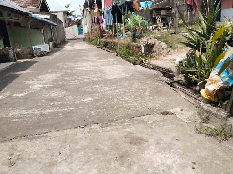 dijual tanah dan bedeng 3 pintu lokasi dekat graha 66