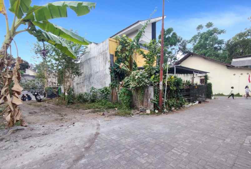 dijual tanah jl tajem maguwoharjo depok