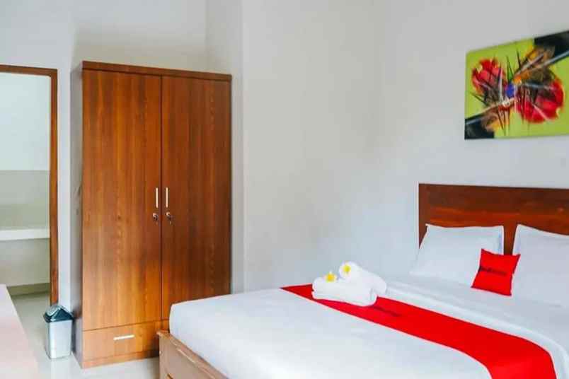 dijual villa ampenan selatan kec