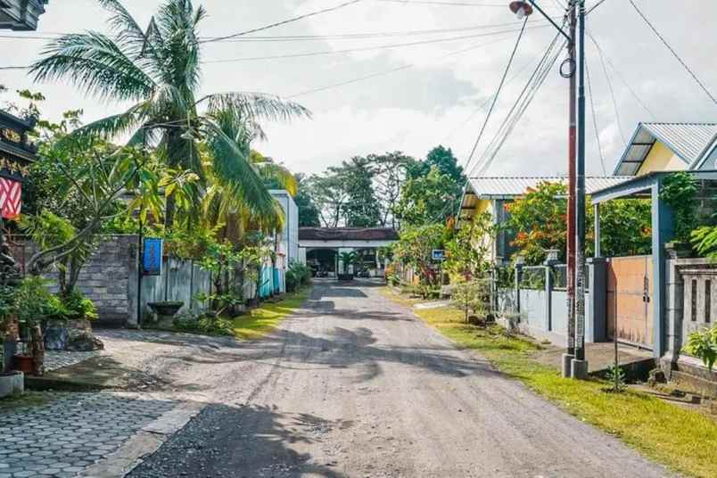 dijual villa ampenan selatan kec