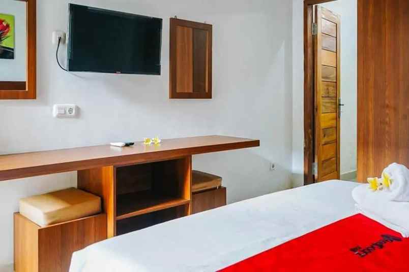 dijual villa ampenan selatan kec